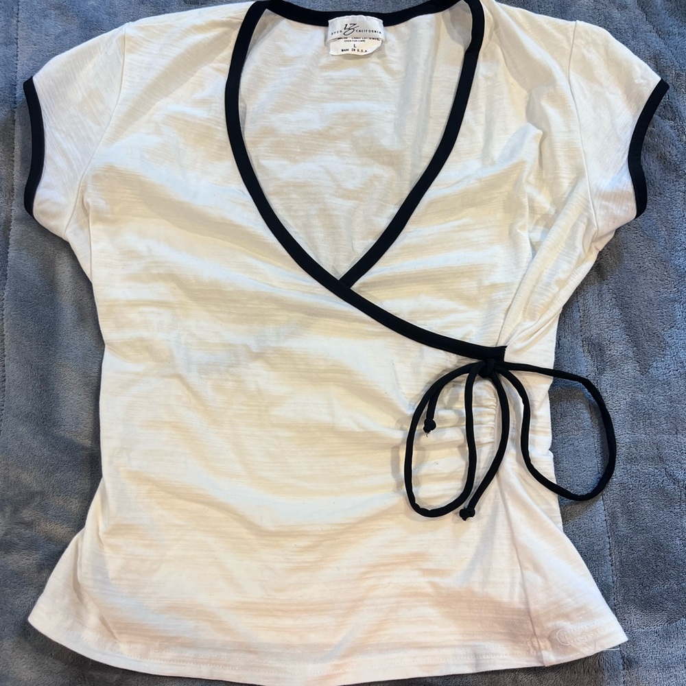 Cross v neck t shirt, size large, great condition